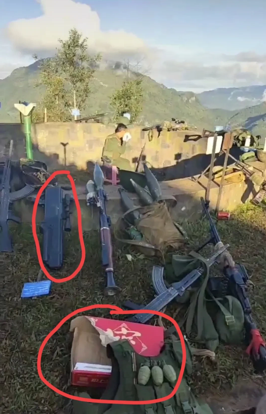 缅军为了应付果敢同盟军的无人机轰炸，有的据点配发反无人机干扰枪，在缅军据点地面上