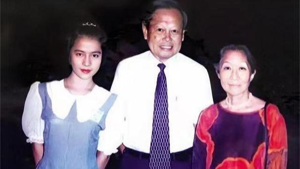 同样是爷孙恋，为什么林靖恩被曝神经失常翁帆却很体面