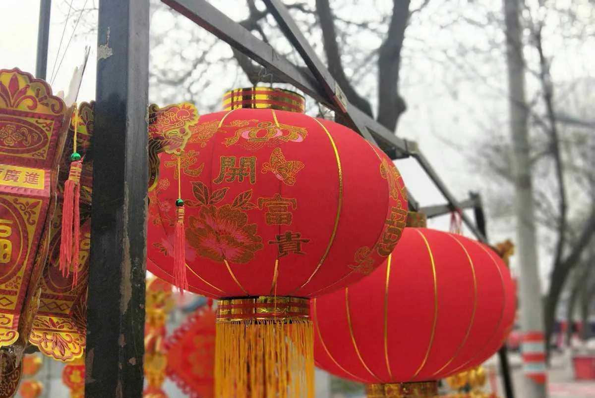 我们家有4个兄弟，大嫂是211大学的教授，二嫂是国家电网的核心职员年收入有30多