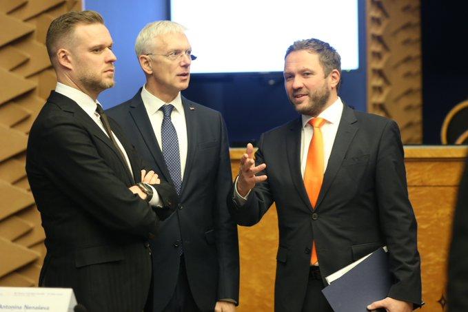 俄乌冲突爆发以来罕见一幕，俄罗斯外长拉夫罗夫决定出席在北马其顿首都斯科普里举行的