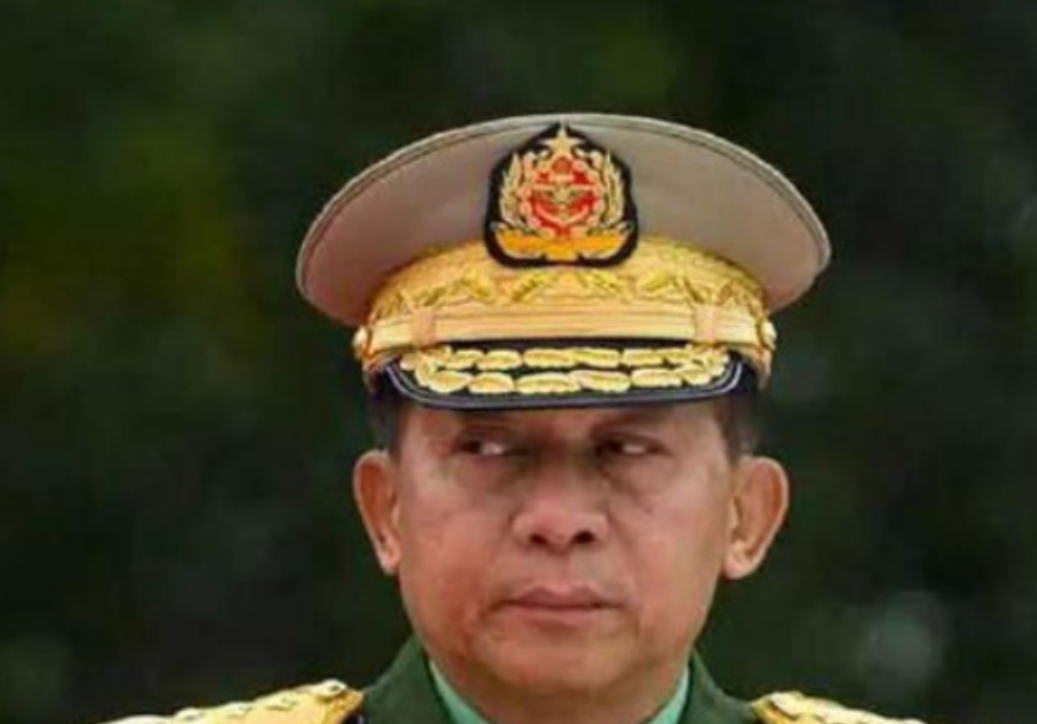 面对着缅甸武装联军的成功打击，缅甸三军总司令敏昂莱终于绷不住了，他在11月30日