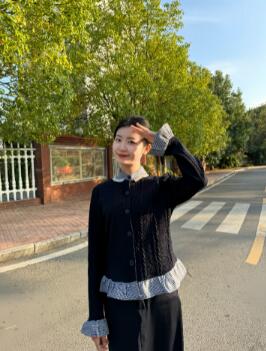 2017年，我数学系研究生毕业后，有两个单位向我发来邀请。一个是上海的央企，工资