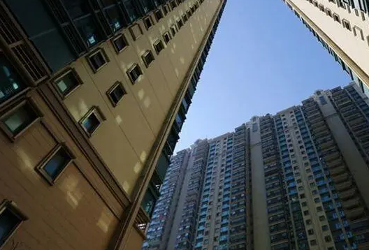 有“两套房”的家庭，未来将面临2个结局！
第一是房子砸在手里，无法变现，房产变现