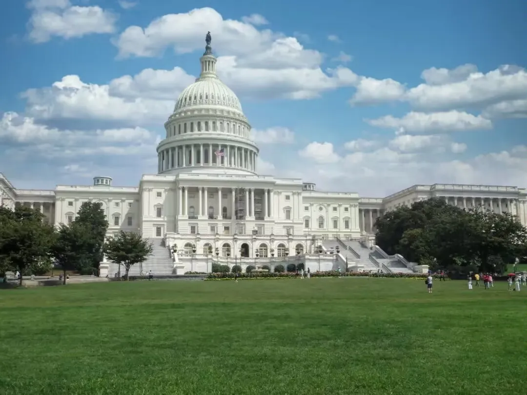 各国一把手的办公地点：
1.美国——总统，白宫。
2.中国——主席，中南海。
3