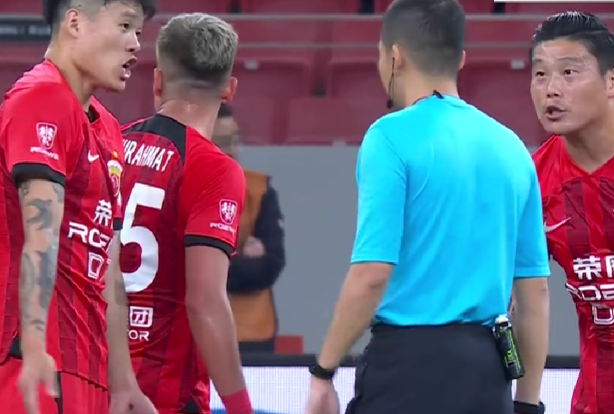 1-2后，中超争冠有变数！

本轮联赛，上海海港主场1-2输给了北京队，这场失利