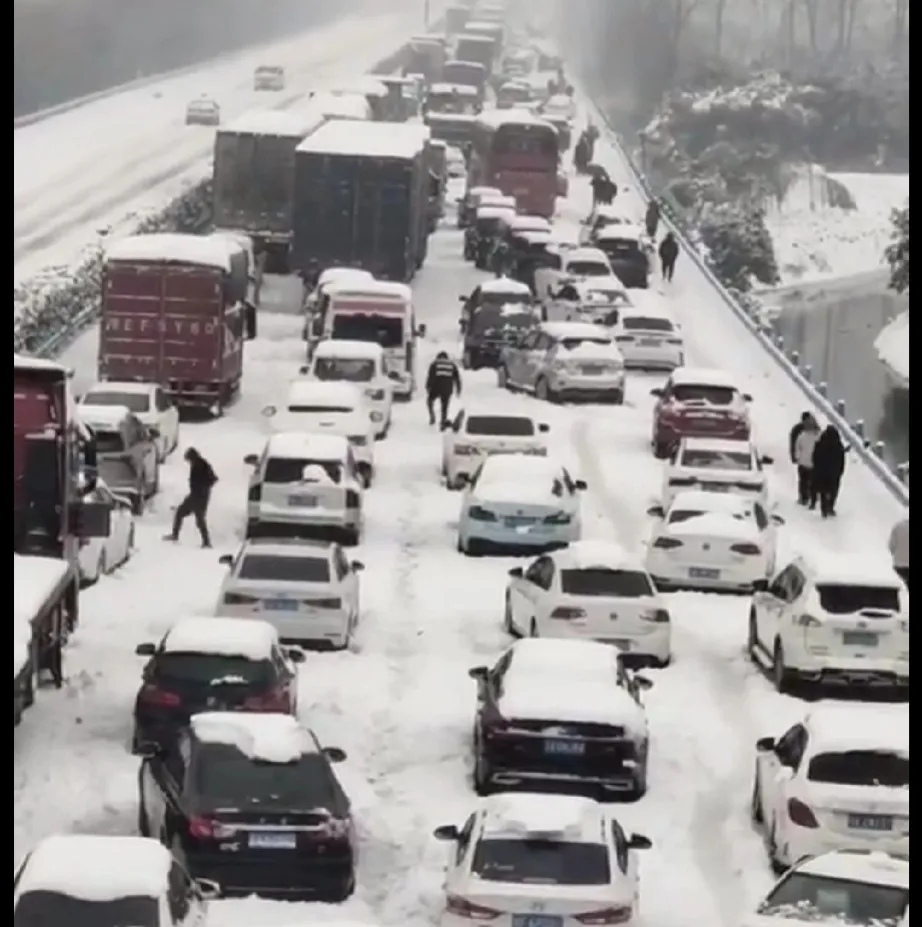 湖北路上这点冻雪，要放在六七十年代，周围县里一个大会动员，附近乡镇、村落大喇叭一