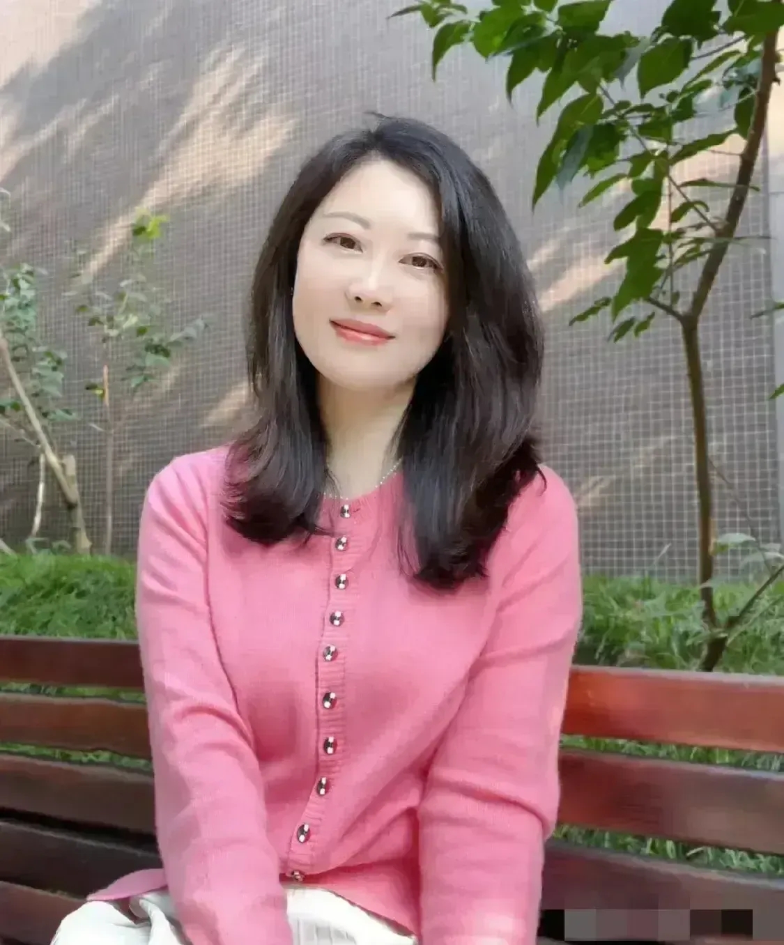 老公真的太厉害了。每天晚上，即使他在公司加班加到很晚回来，他总是不忘把我温柔地唤