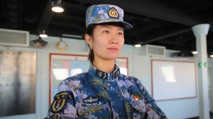 1月15日，央视新闻发布视频，万吨大驱南昌舰95后女操舵手接受采访，讲述直面外舰