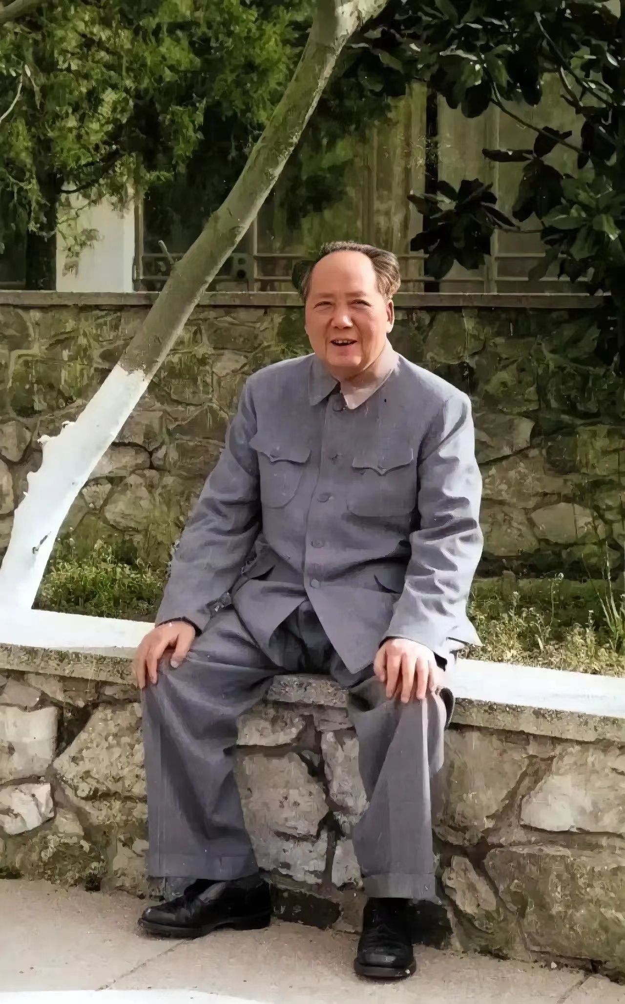 这是我们真实的亲爱的毛主席吗？而不是哪个演员演的毛主席。对吗？如果是，那这张照片