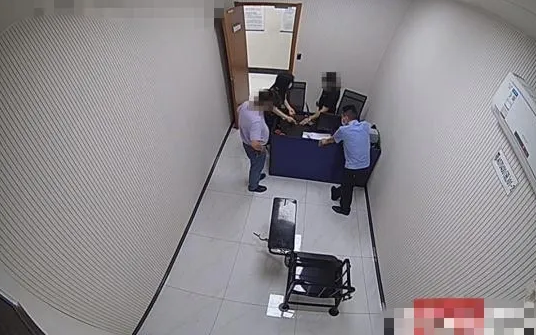 湖北武汉，14周岁的小王因为手机被母亲没收不能玩游戏，于是偷了自己家中价值3万元