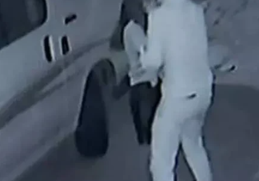 江苏扬州，男子酒后强吻女子，被女子咬断舌头，后还被追究刑事责任，判处有期徒刑8个