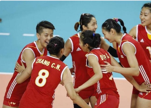 中国女排亚运会12人名单公布，其中6人参加过上届亚运会，分别是李盈莹、袁心玥、丁