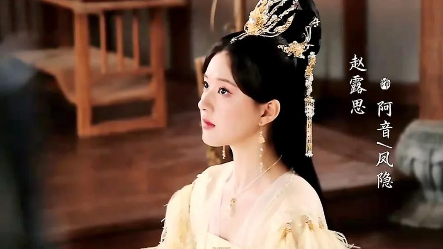 由郭敬明执导的古装传奇悬疑剧《云之羽》，突然空降。该剧讲述了一段关于间谍“云为衫