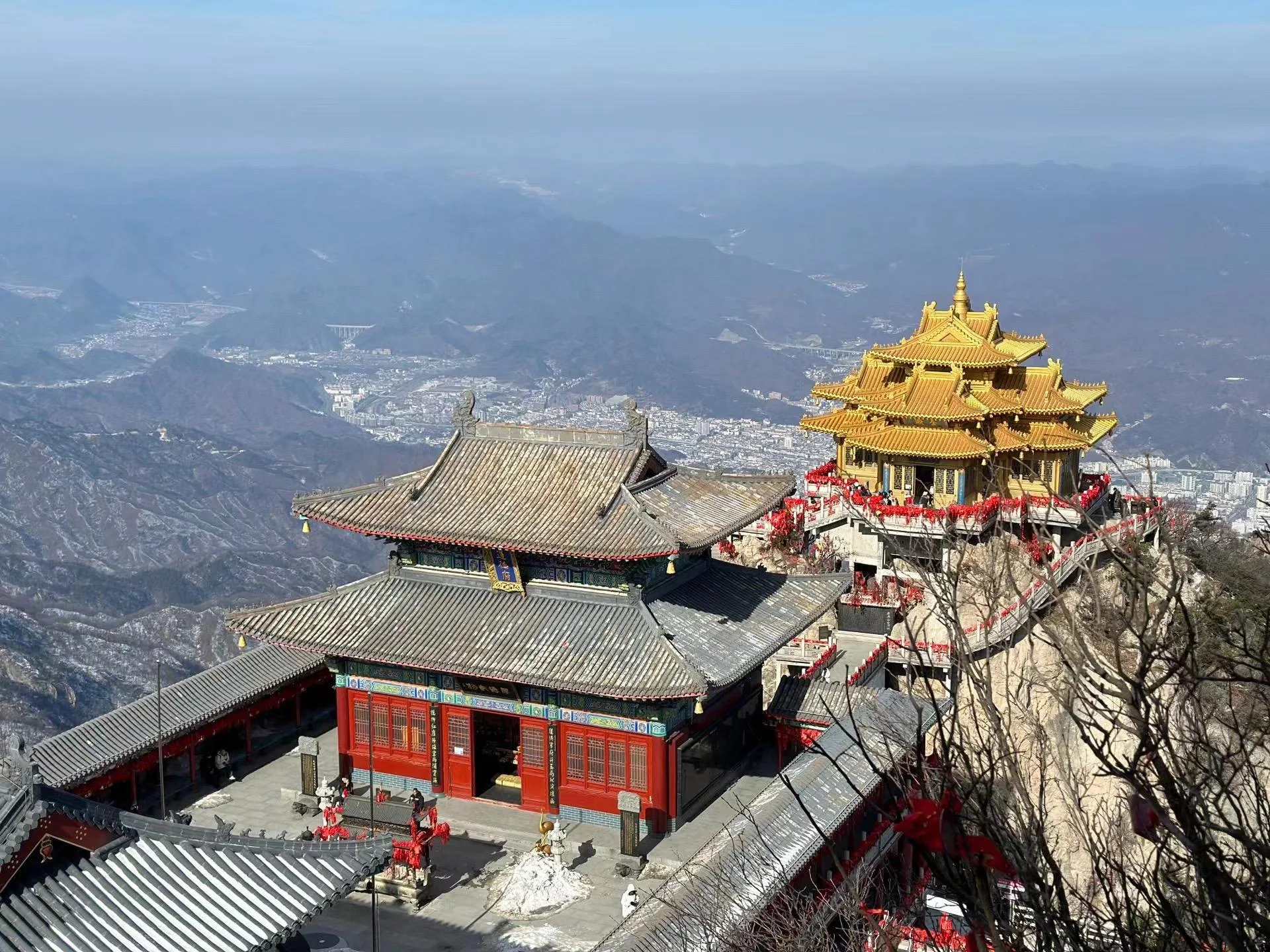 武汉大学生一人打卡老君山⛰️