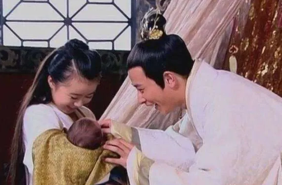 公元前192年，18岁的汉惠帝刘盈，娶了10岁的外甥女张嫣。新婚之夜，看着还是孩