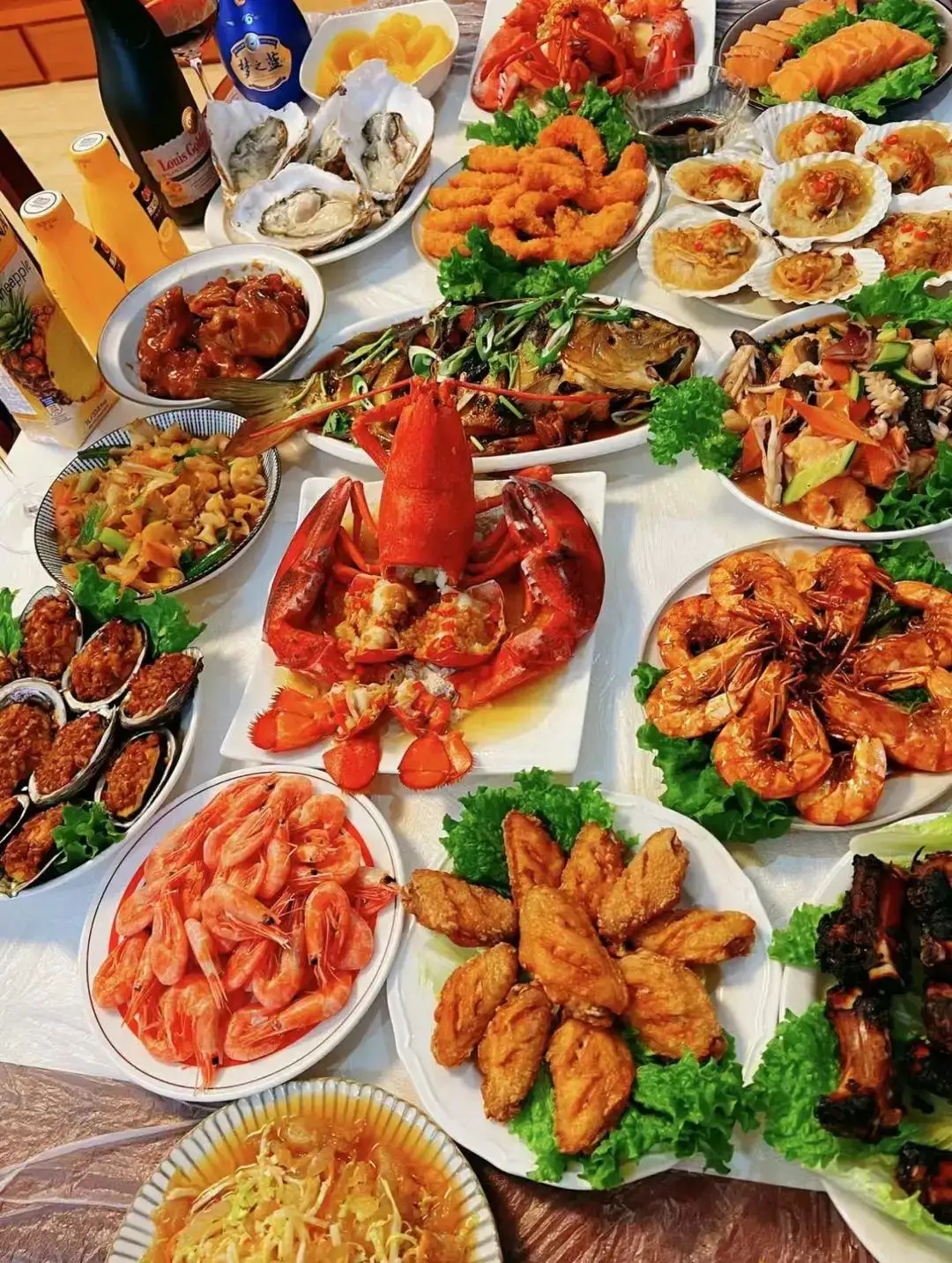 每一年的年夜饭都是去我大哥家吃，大哥每次 都要花两三千元。今年大嫂发话了：我们不