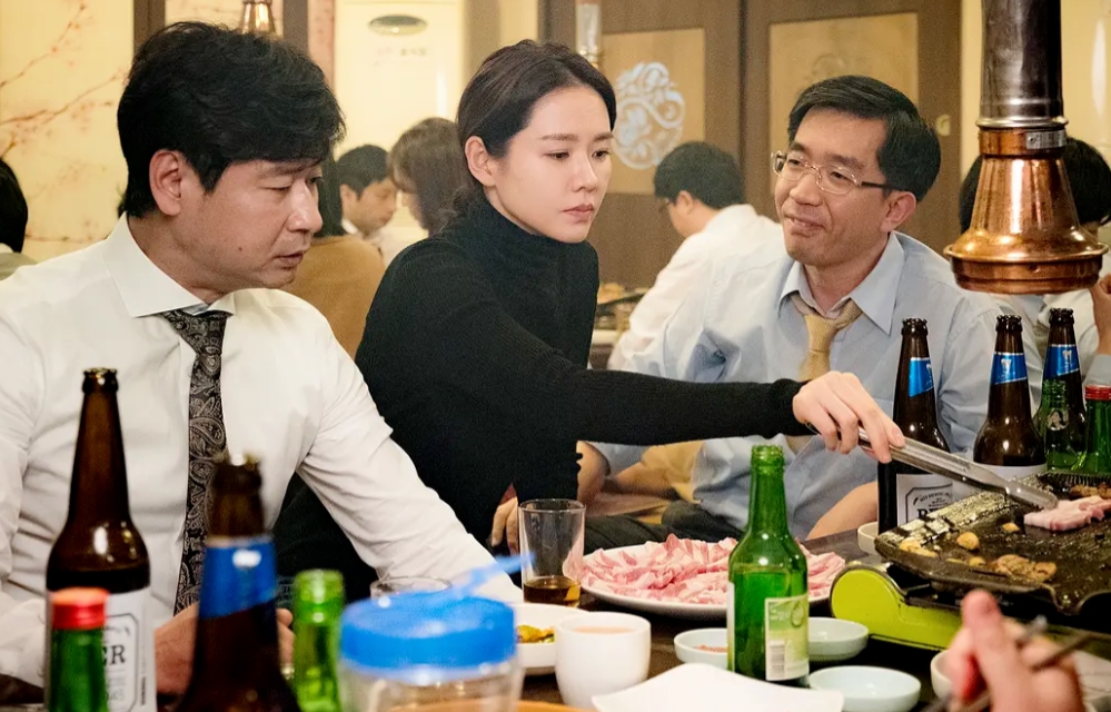00后整顿职场，在线怒撕上司，痛骂领导将女员工当陪酒，直言要给公司领导上一课。
