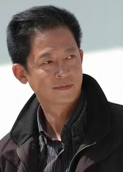 王志文有一句台词:“老鼠偷了人类的大米，人们说它狡猾；人类偷了蜜蜂icon的蜂蜜