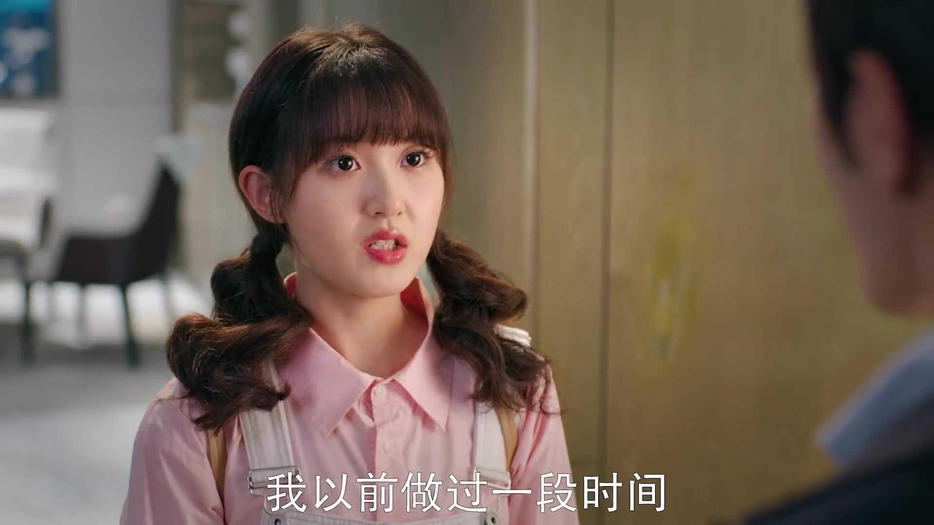 游乐场遇到聋哑小女孩，女主帮助小女孩找到妈妈。#网剧来自未来的你#来自未来的你全员整活