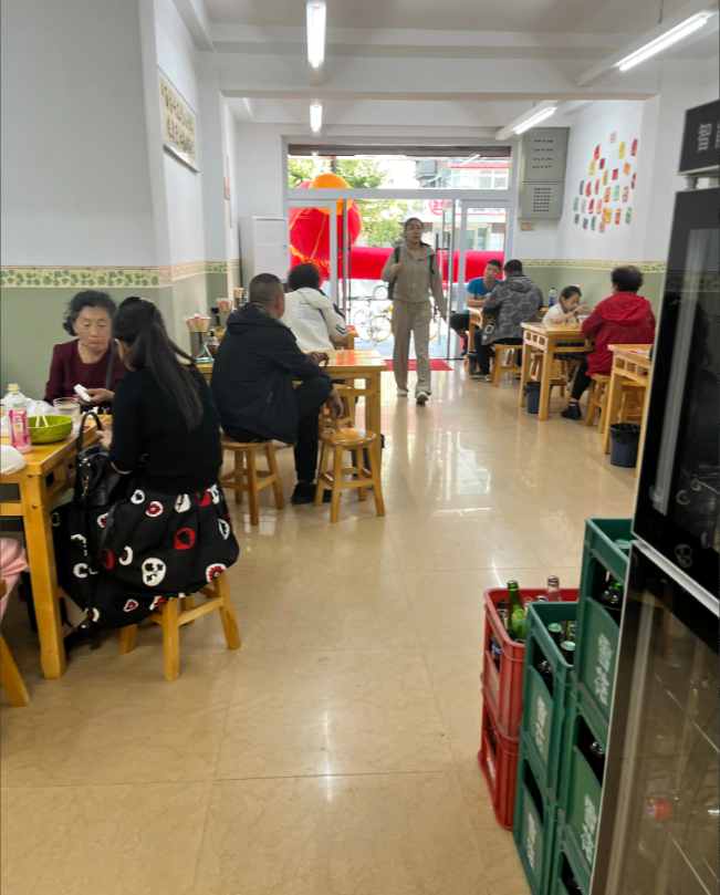面馆十一月份营业结束了，统计一下，11月营业额37646元，去掉各种耗材成本，房