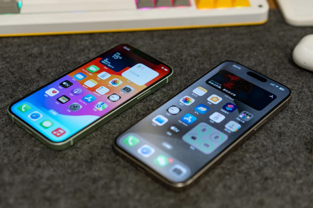 #iPhone在华销量同比大跌30%# 根据美国投行的报告，2023年苹果iPh