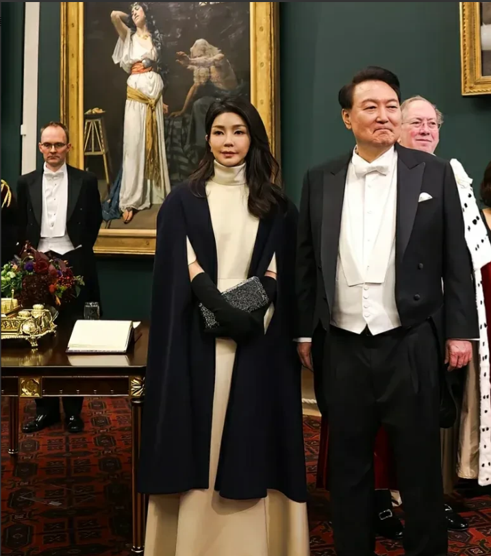 这俩口子真是爱旅游！据说，韩国总统尹锡悦夫妇又将乘坐韩国总统府的专机，从首尔飞往