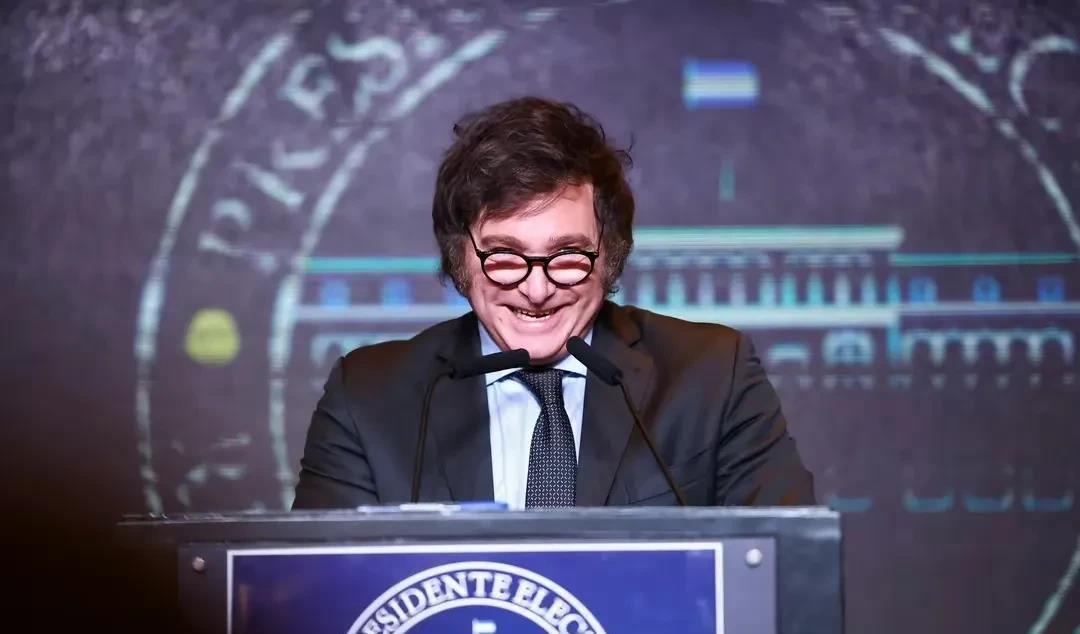 阿根廷作为世界上破产次数最多的国家，选出了全世界最奇葩的总统，人称小特朗普的阿根