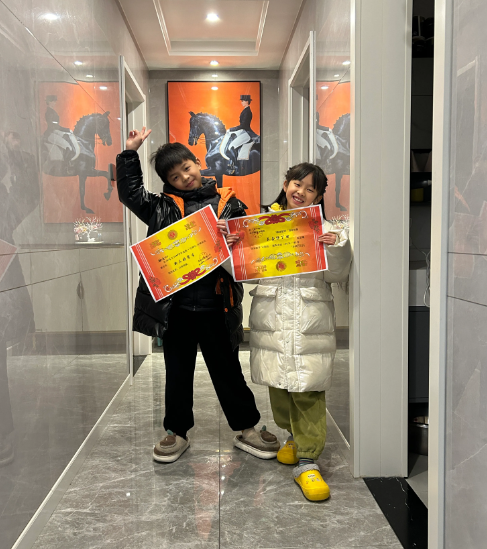 期末考试成绩出来了

四年级：语文84数学99英语100
全班第一

二年级：语