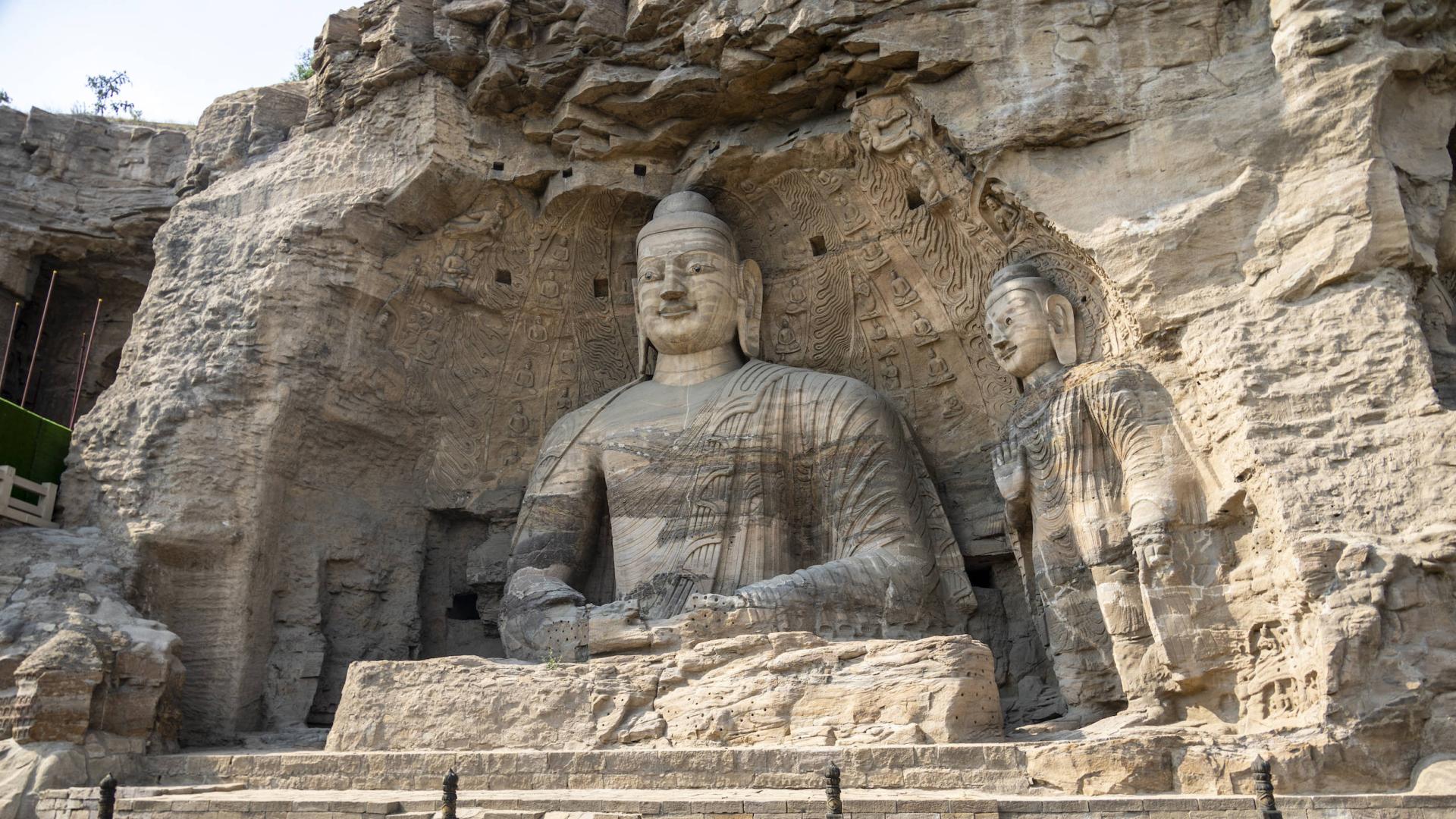 中国四大石窟之一，被称“刻在岩石上的史书”，位列“世界三大石雕艺术宝库”