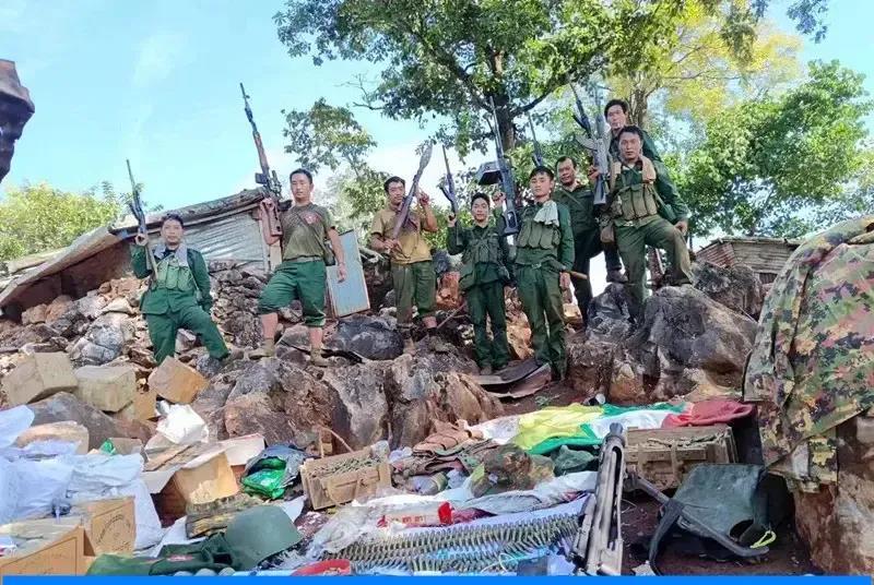 讲个故事。当时，“果敢王”彭家声在2009年被四大家族背叛和遭受缅政府的打击、无