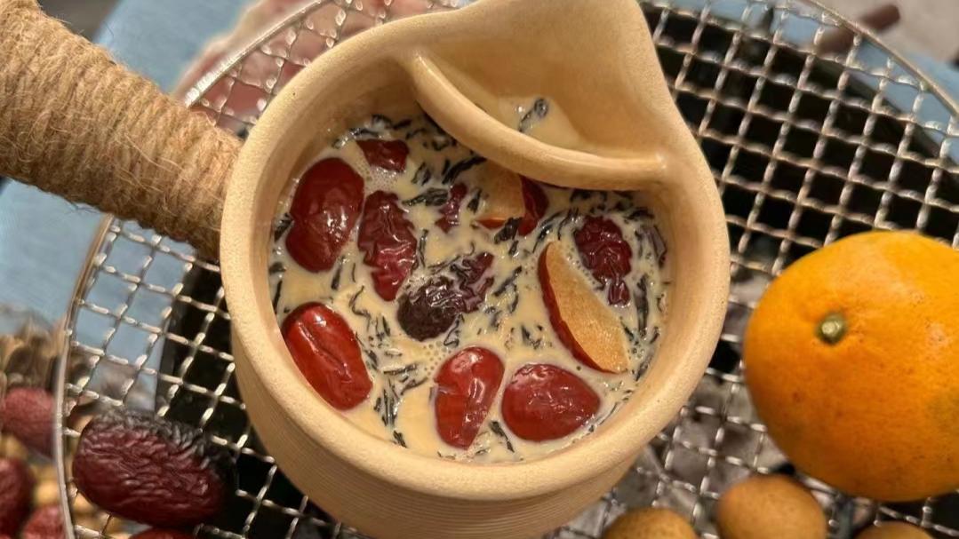 团圆煮茶：温馨年夜团聚的美好时刻