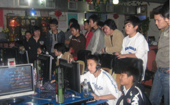 《热血江湖》怀旧文：当年和朋友溜去网吧玩，现在还在一起玩吗？