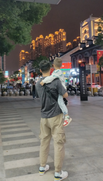 国庆节假期即将结束，来算算这个国庆节一家三口花费多少。我们是29号老公先自驾一个