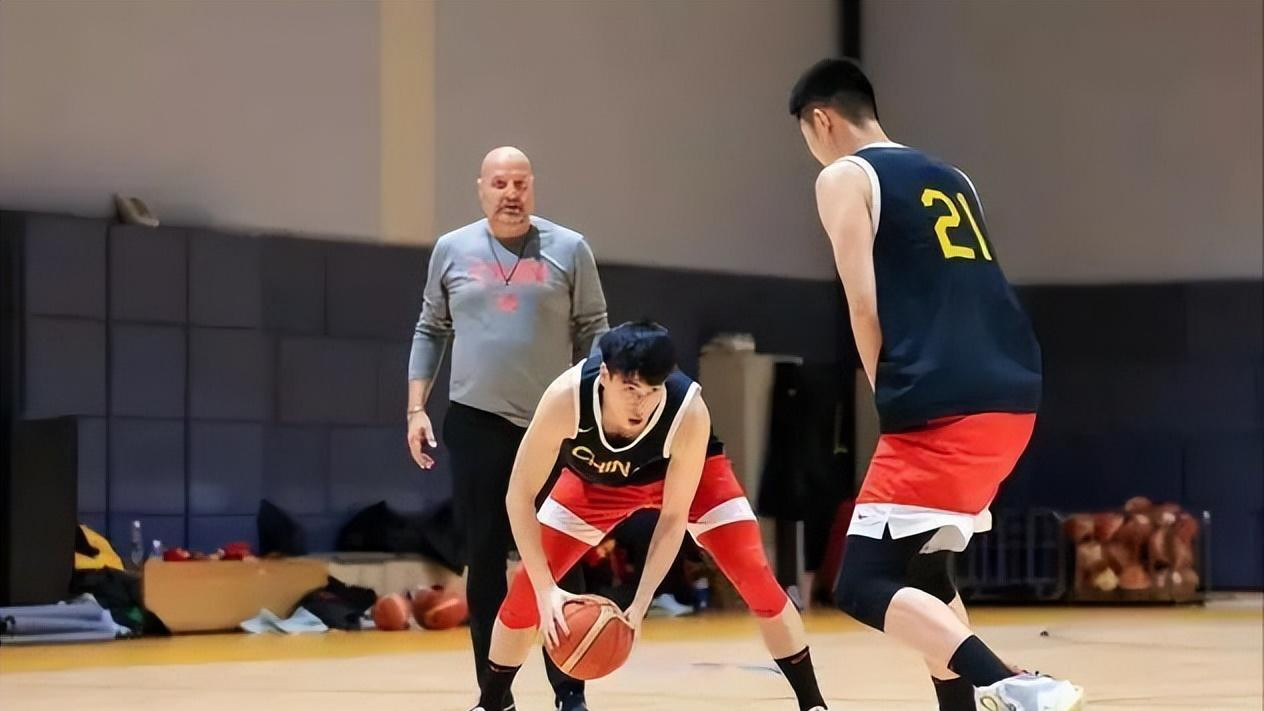 最新消息，中国男篮不会中投，王非出山担任主教练，辽篮一人离队