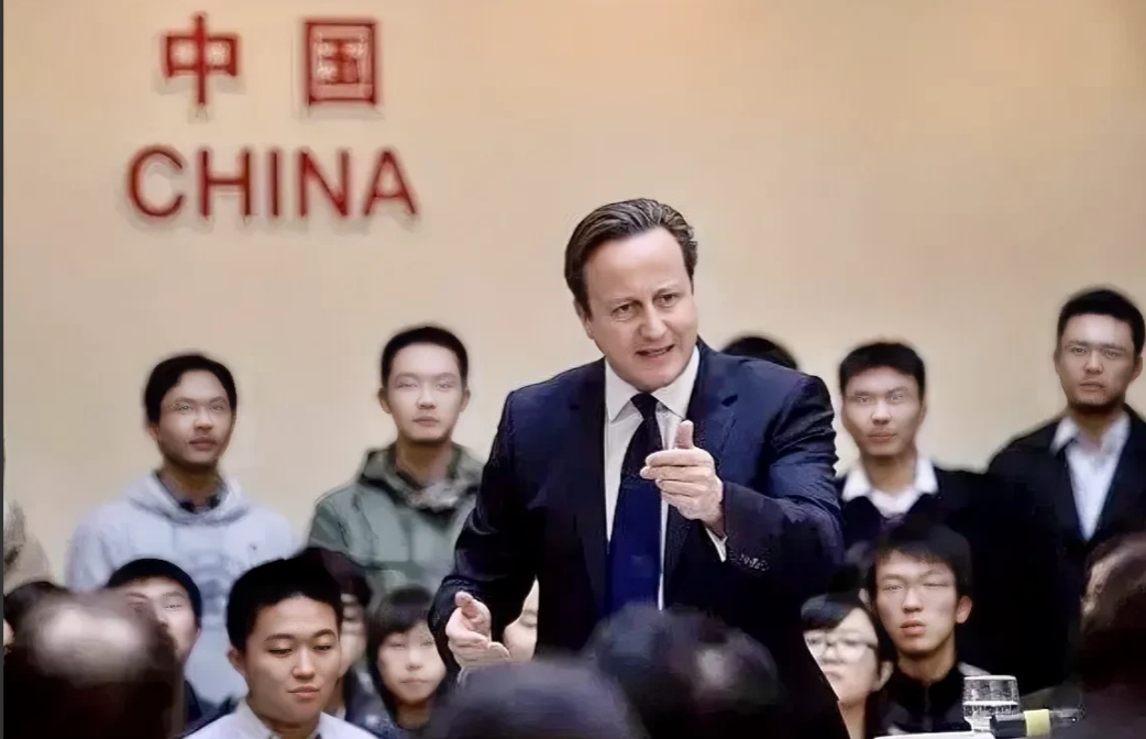 又回来了！英国前首相卡梅伦担任新的英国外交大臣。现任英国首相苏纳克任命前首相卡梅