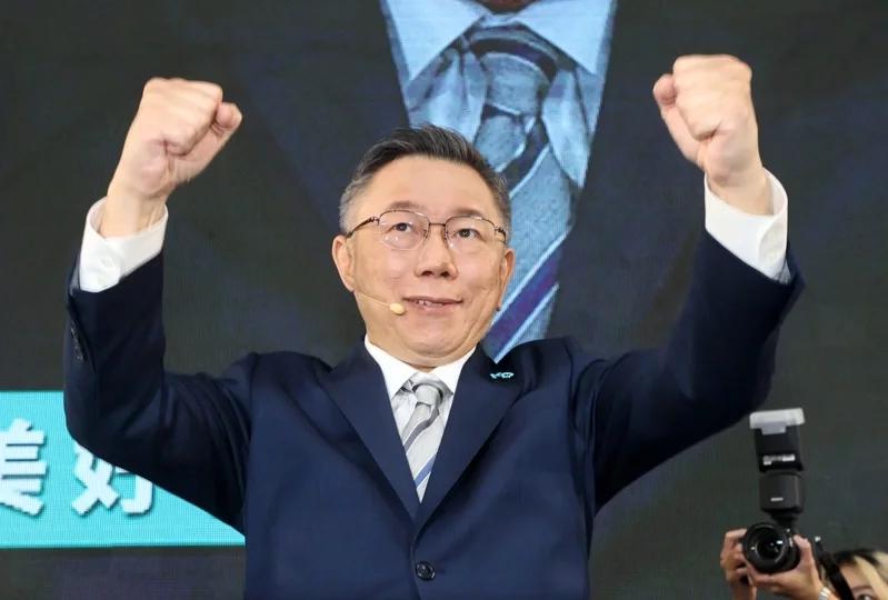 台湾资深媒体人黄暐瀚分析近期7份民调后直言，眼下除了民众党同温层，台湾社会都看出