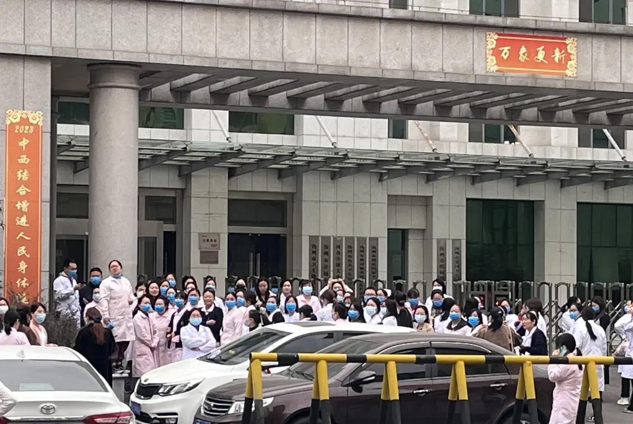 汝州卫健委回应拖欠医生工资：没钱
卫健委的回应是，没钱。

没钱是肯定的，如果有