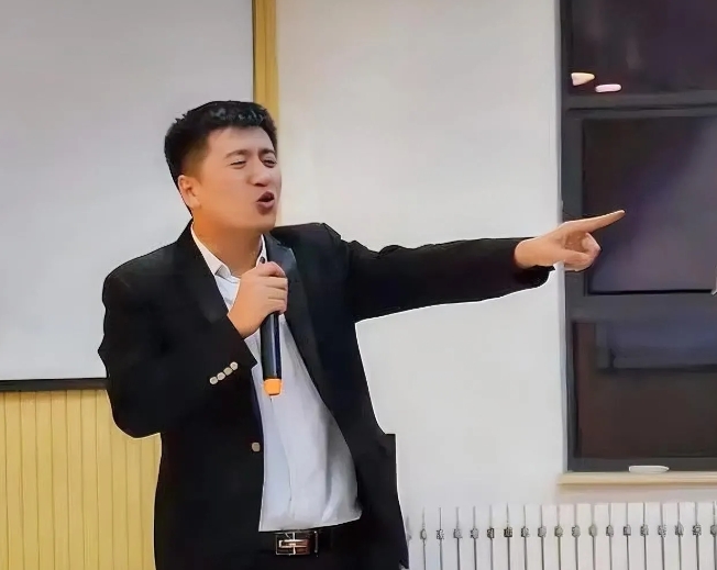 张雪峰经典又透彻的一段话:“如果你是一个内向老实的孩子，千万不能掉入社会底层，一