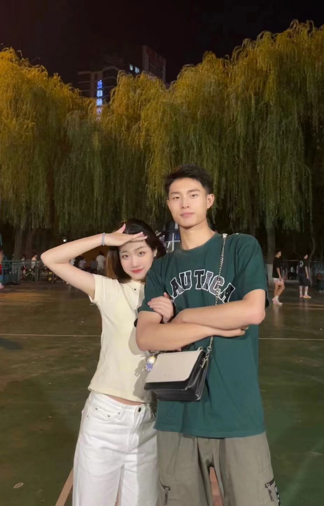 为什么大家又都跟高中同学在一起了！ 
大学毕业后，发现身边好多人都又回头跟自己的