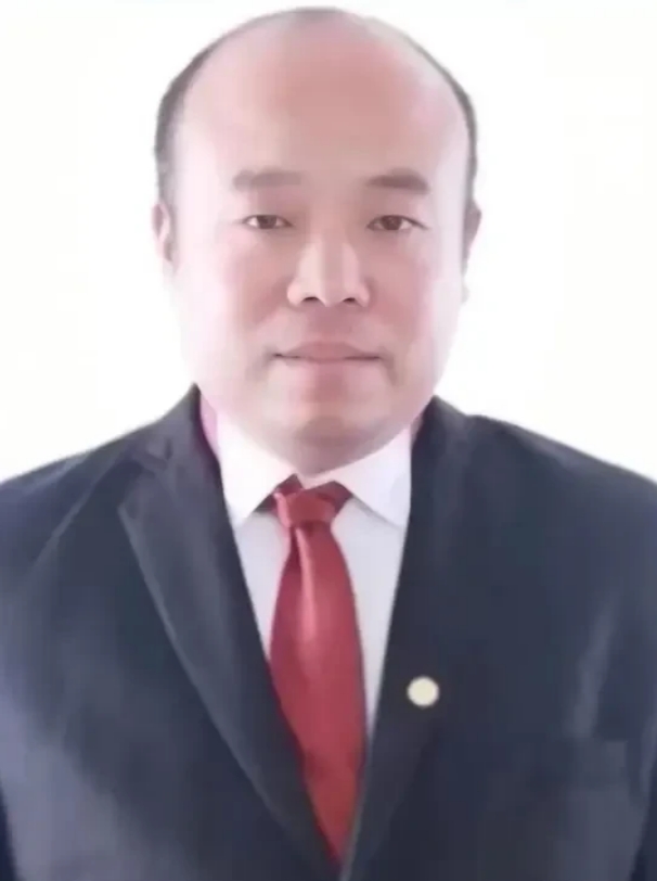 备受网民关注的解克锋，其履历你不服不行！

农民出身，27岁前一事无成，几经辗转