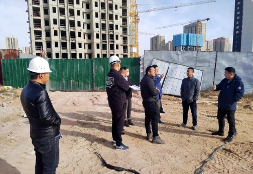 一级建造师跟高级工程师哪个含金量高?

那些拿到一级建造师证书的人，如果已经达到