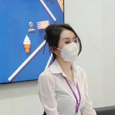 我们公司的销冠，眼镜一戴，专业性瞬间就上来了
