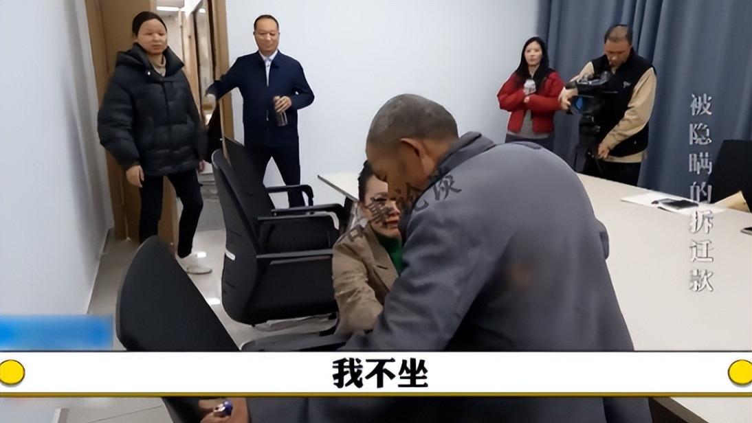 老人获百万赔偿，养女起诉要分一半，老人：1分钱都不会给你