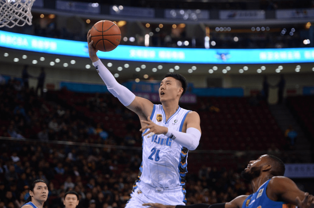 翟晓川会不会被禁赛？他推倒的可是詹姆斯！

首钢客场挑战天津，激烈的火药味成为了