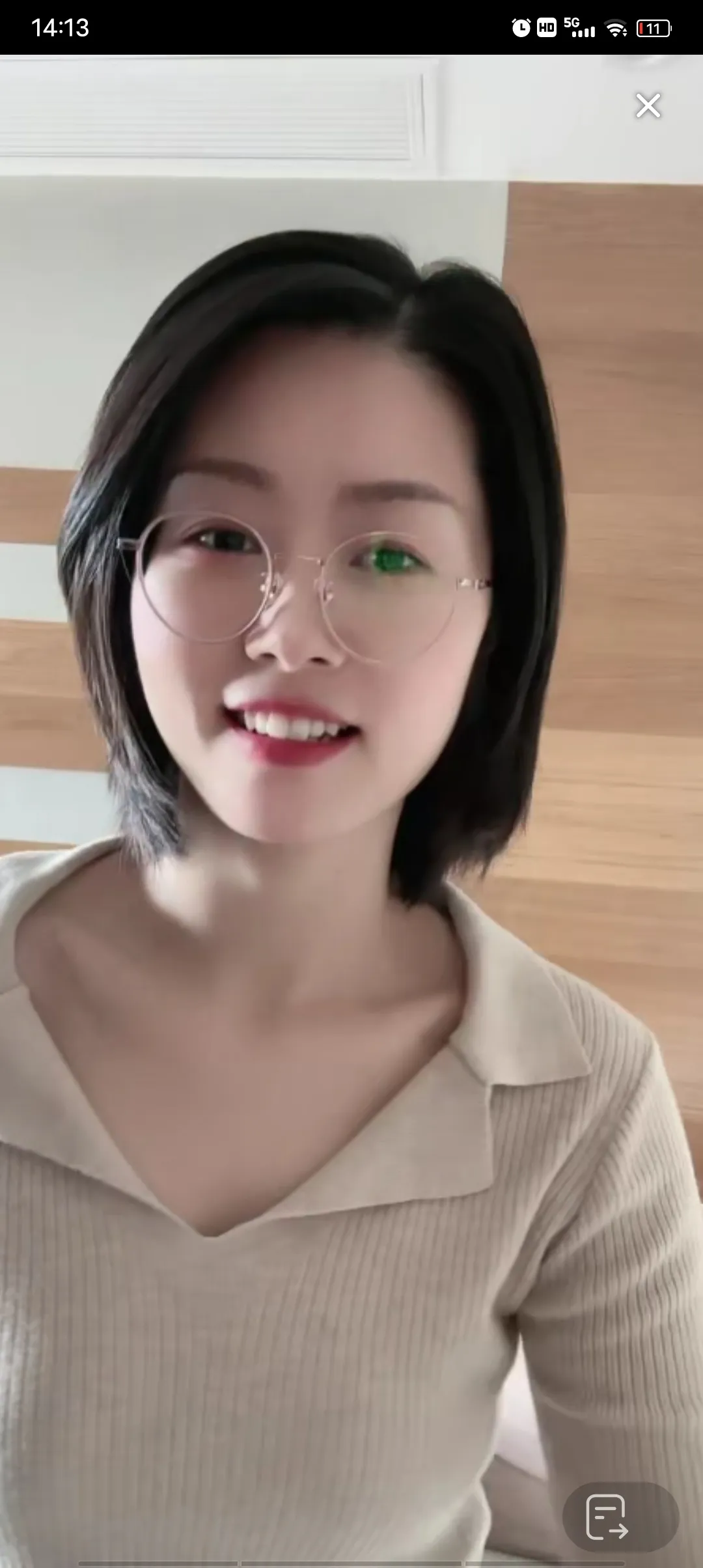 初中的我已经情窦初开，那年夏天，有个男同学暗恋我，趁放学往我的桌洞里放了一瓶可口