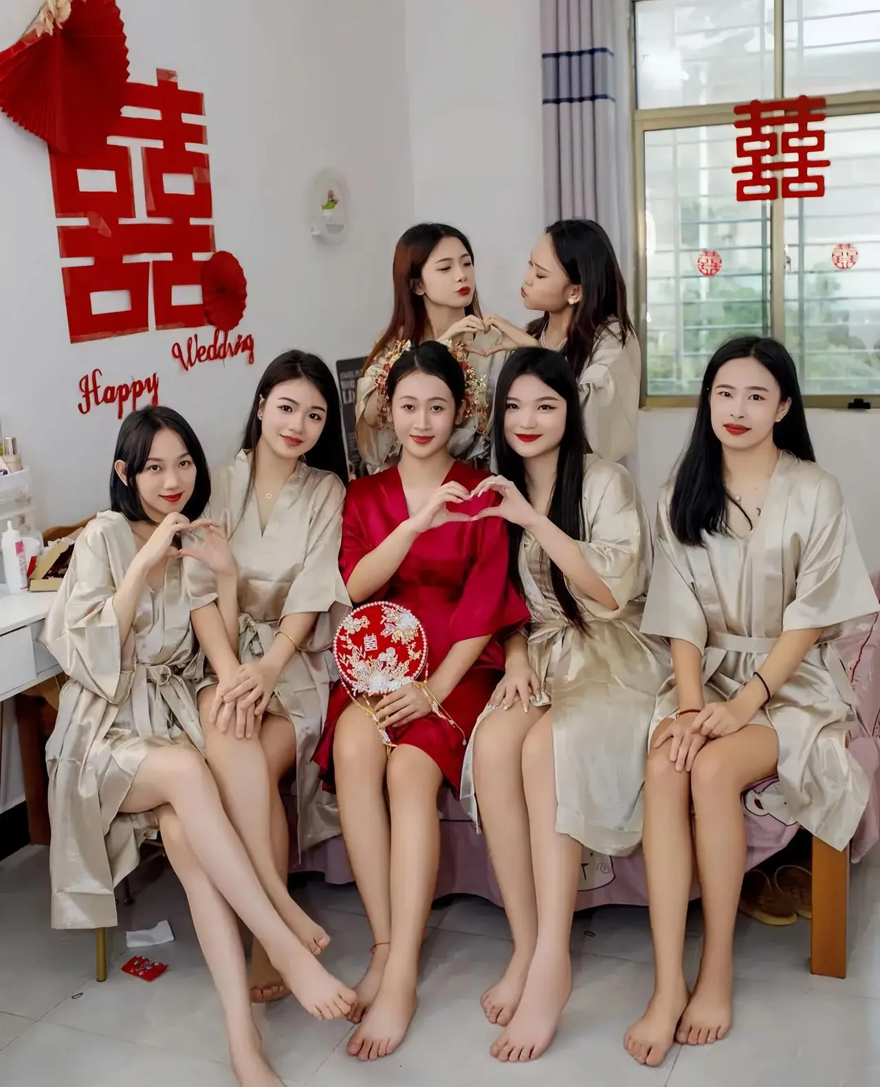 除了新娘，6个伴娘六选一，你会选择哪一位？