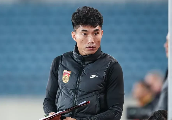 郑智当选足协执委，暴露了3个可笑的事实

1、中国足球难道没人了吗？范志毅、孙继