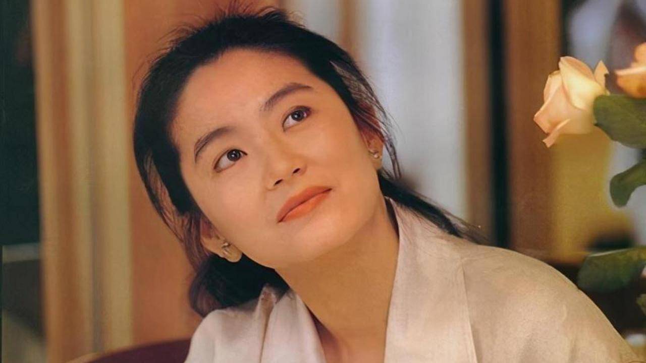林青霞遭闺蜜爆料，年轻时与甄妮老公一起过夜，三人同睡一张床

近期，台湾金马奖颁