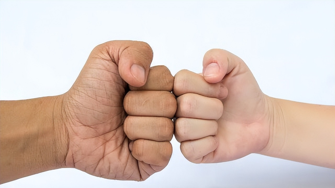 哈佛大学曾耗时80年发现，长寿的关键或许不是因为身体强健