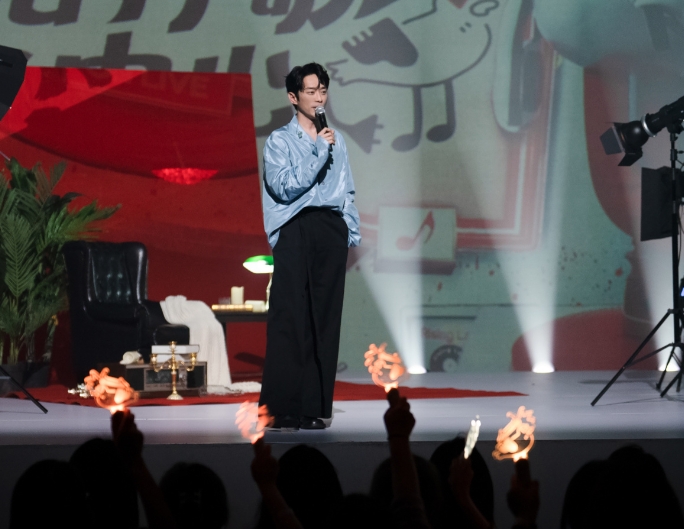 #朝阳打歌中心停播# 每个舞台的设计都很用心，每位歌手的表演也都很精彩，真的希望